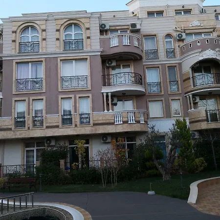 Mellia Park Apartment *